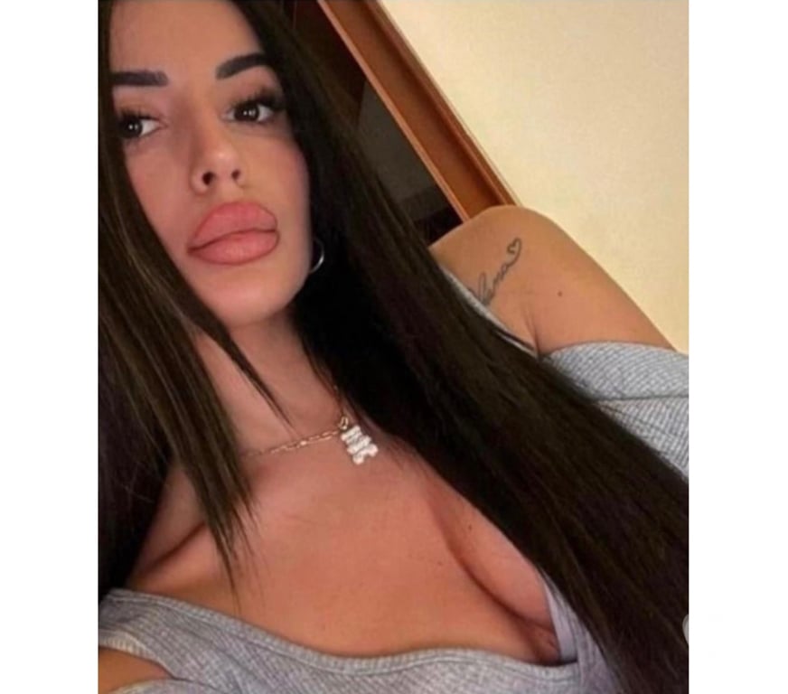 Escorts Surrey Guildford - Photos for New in town! outcall party ! Only