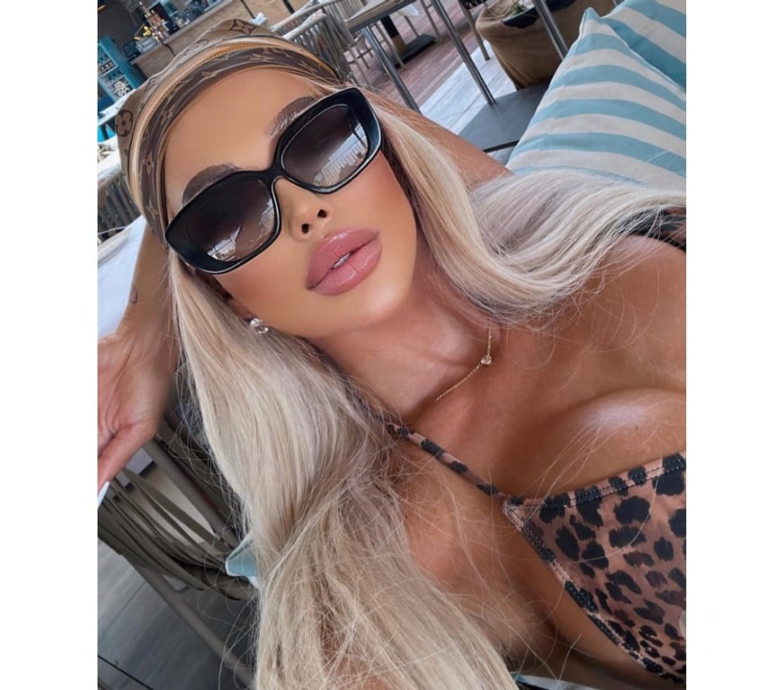 Trans Escorts Bedfordshire Luton - Photos for Julia back in Town !!!