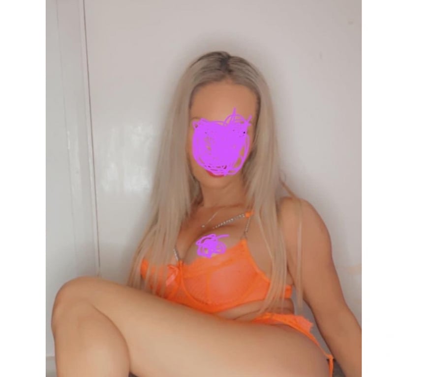 Escorts Bedfordshire Luton - Photos for Experienced English Petite Hot Blonde,32DD, Size 8. Age 38