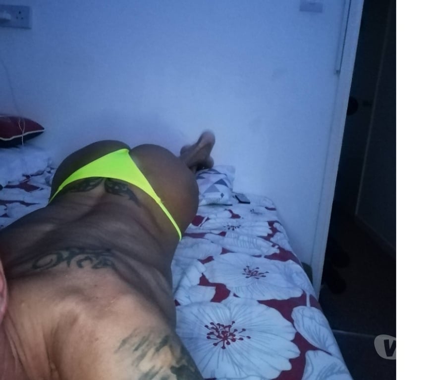Escorts Buckinghamshire Milton Keynes - Photos for Erotic Massages COMPLETE