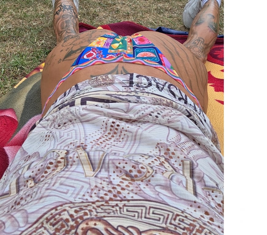 Escorts Buckinghamshire Milton Keynes - Photos for Erotic Massages COMPLETE