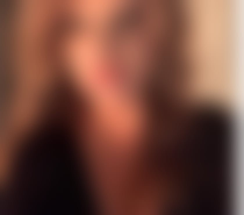 Escorts Bradford City Centre Bradford - Photos for 32F Busty Soft-spoken Dutch Intellectual MILF