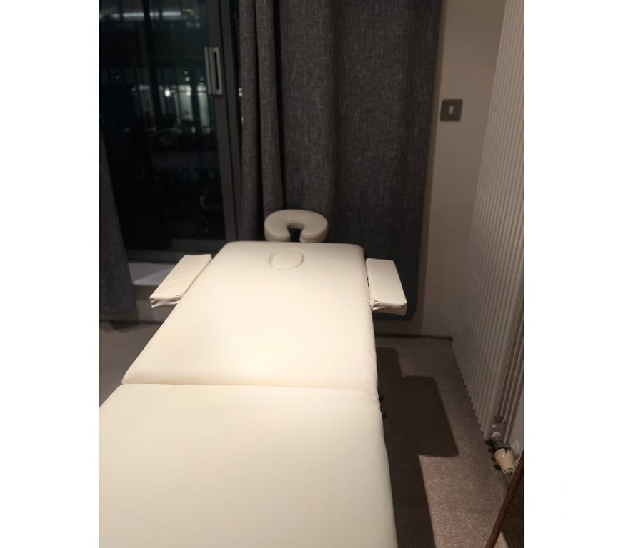 Escorts East London Aldgate East Station - East London - Photos for Luxury Erotic Massage – Sensual Body to Body & Tantric