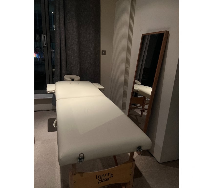 Escorts East London Aldgate East Station - East London - Photos for Luxury Erotic Massage – Sensual Body to Body & Tantric