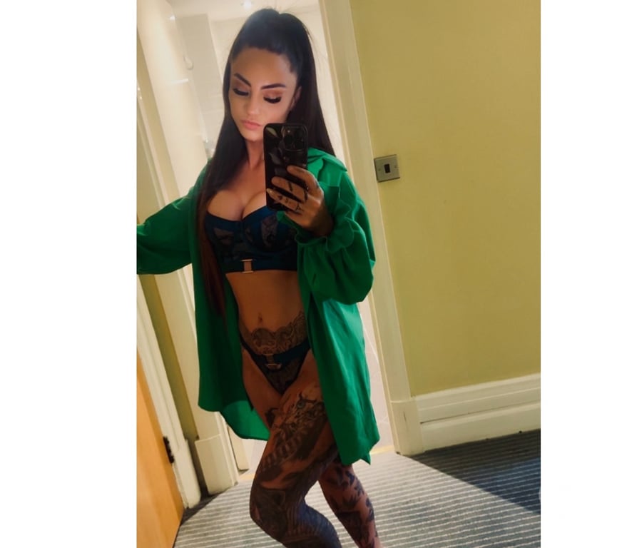 Escorts Tyne and Wear North Tyneside - Photos for Sexy seductive raven haired temptress.