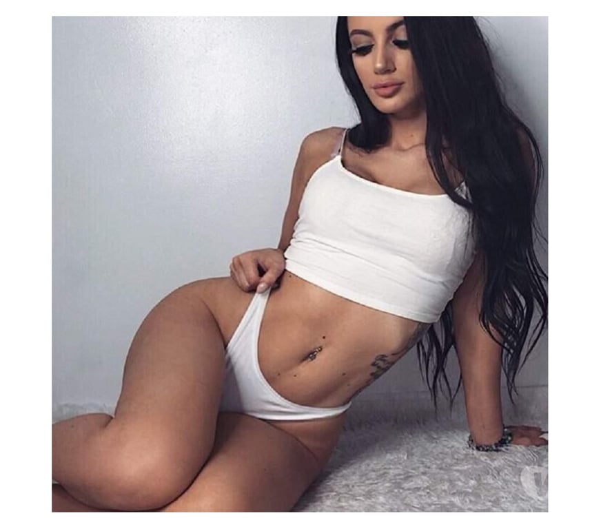 Escorts Hertfordshire Dacorum - Photos for Soothing Massage by Fit Brunette – Pure Relaxation