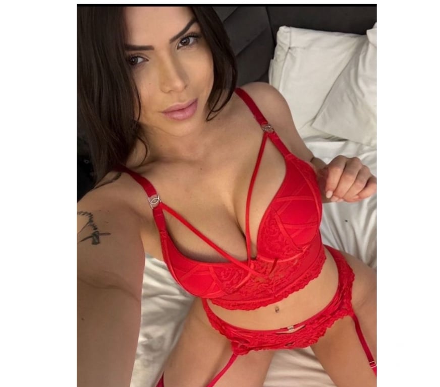 Escorts East London Beckton - East London - Photos for 🍑Voluptuous & Curvy 🍑Brazilian 🇧🇷 Party Girl🎉