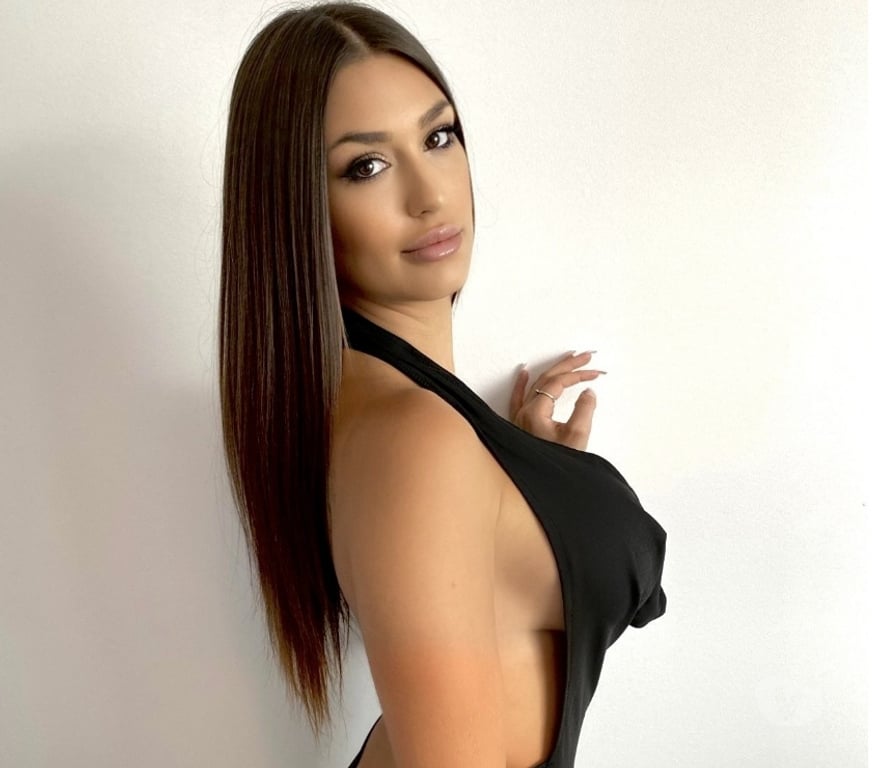 Escorts Essex Chelmsford - Photos for 🔥 LAURA 💦 HOT & READY TO PLEASE 😈