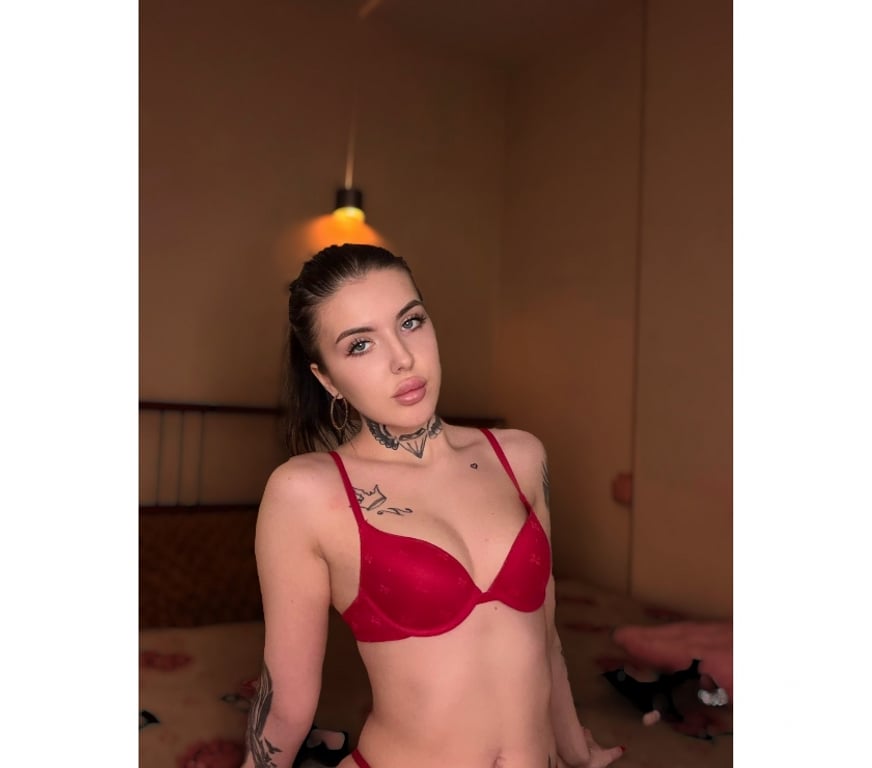 Escorts East London Whitechapel Station - East London - Photos for NEW Party GFE Domination Strapon DUO