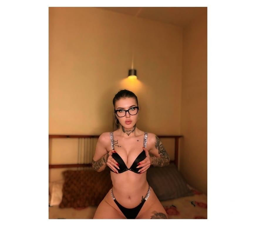 Escorts East London Whitechapel Station - East London - Photos for NEW Party GFE Domination Strapon DUO