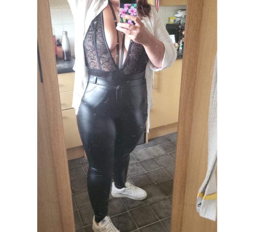 Escorts Wiltshire Chippenham - Wiltshire - Photos for π Genuine π Busty π Wife π
