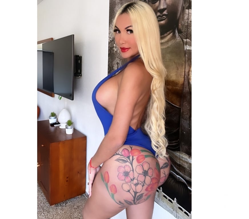 Escorts South East London Croydon - Photos for YENCY SHEMALE🍆🍑BLONDE💋OWO-FULL-TOYS