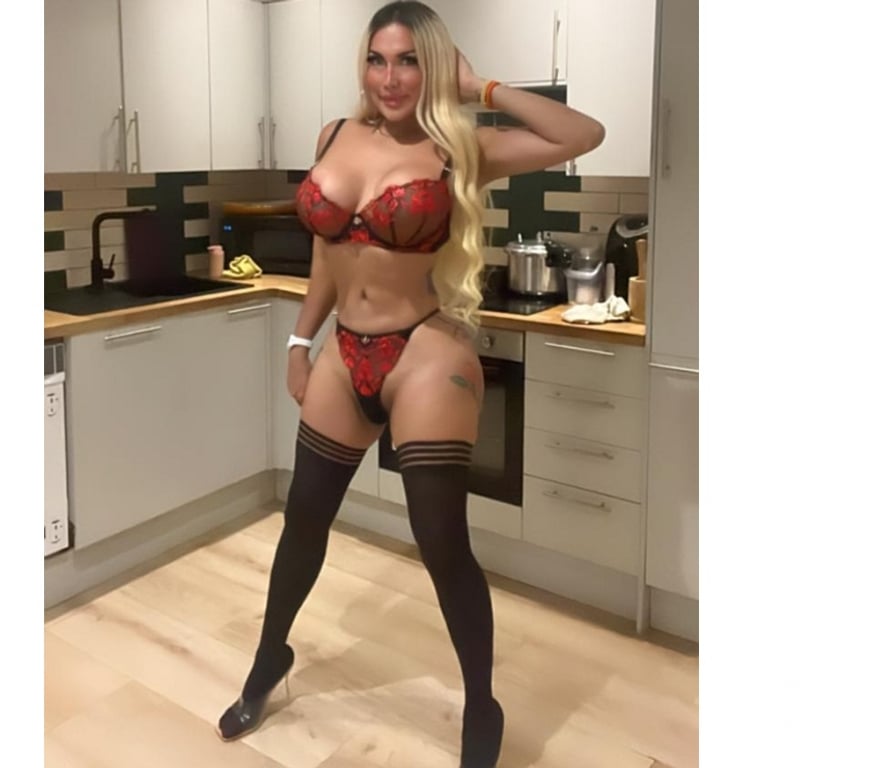 Escorts South West London Tooting - South West London - Photos for YENCY SHEMALE🍆🍑BLONDE💋OWO-FULL-TOYS
