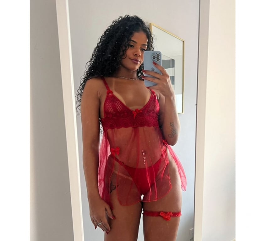 Escorts East London Stratford - DLR Station - East London - Photos for Brazilian brunette with curly hair