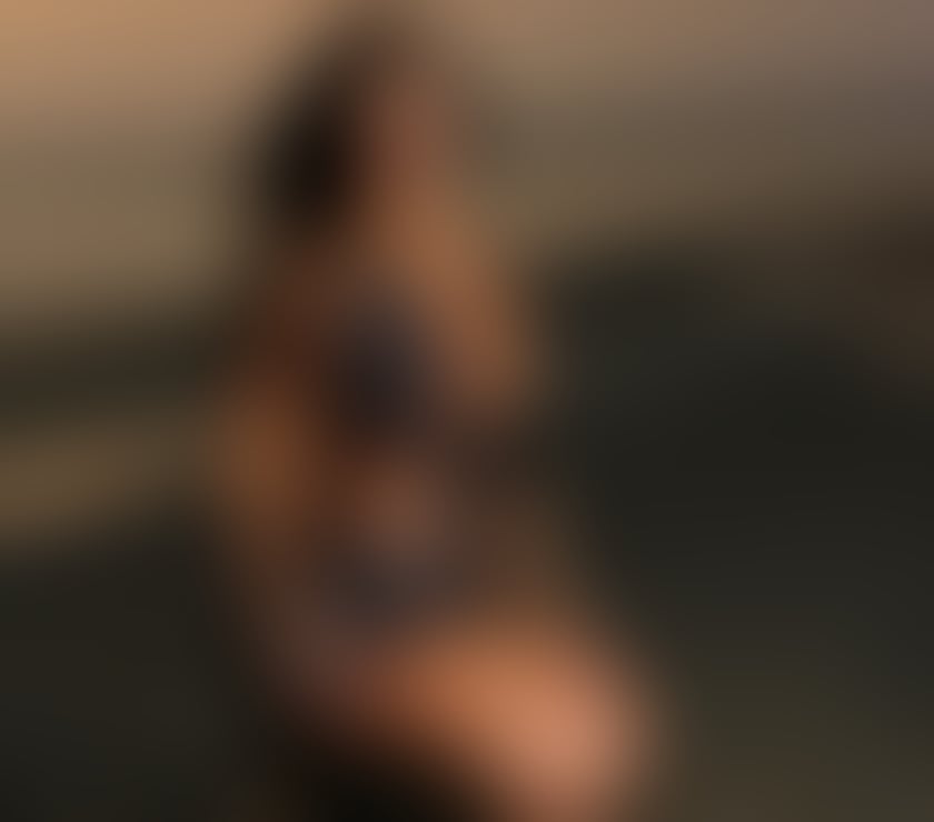 Hot young girl, new in town. 🥵🔥