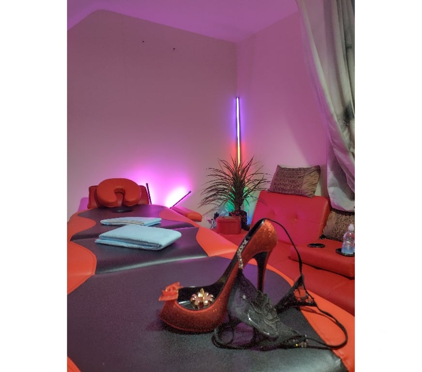Escorts Hull Hull City Centre - Hull - Photos for OIL FULL BODY, RELAXING MASSAGE+ ● SLUTY tranny LiLLY