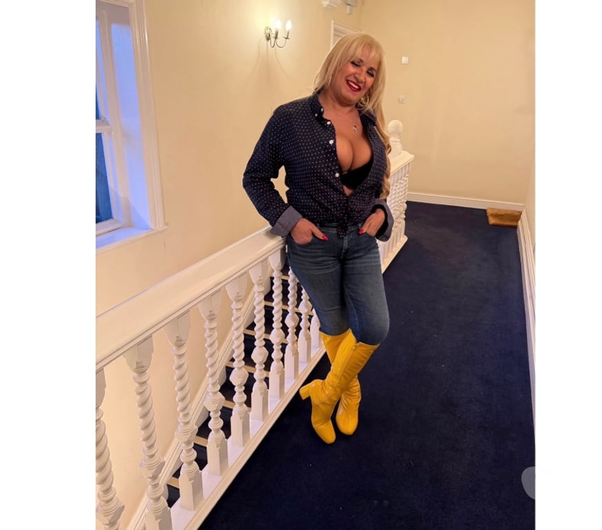 Escorts South East London Bromley - Photos for Mary naughty mature girl❤️🇧🇷🍾