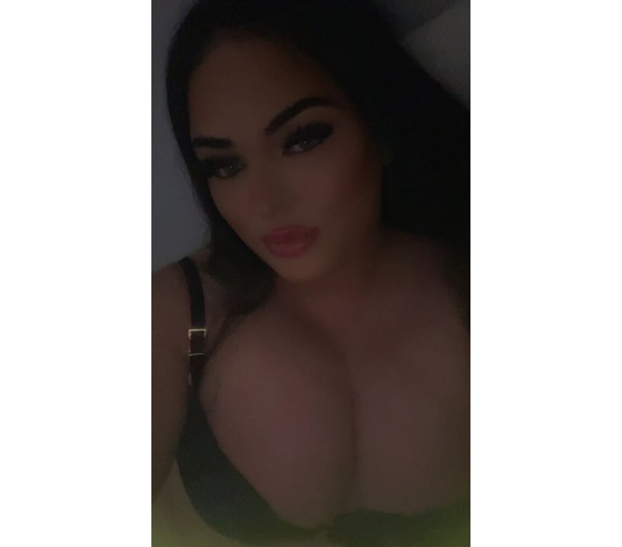 Trans Escorts Ealing Perivale Station - Ealing - Photos for 7inch Curvy Irish trans in Perivale Ealing