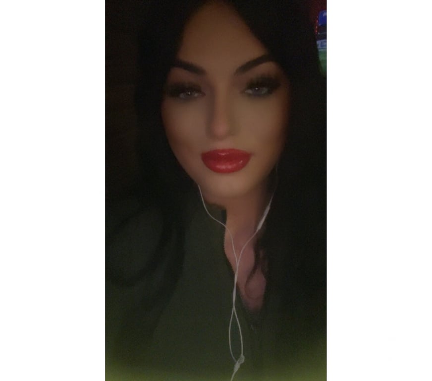 Trans Escorts West Midlands Birmingham - Photos for 7inch Curvy Irish trans girl in Digbeth Birmingham