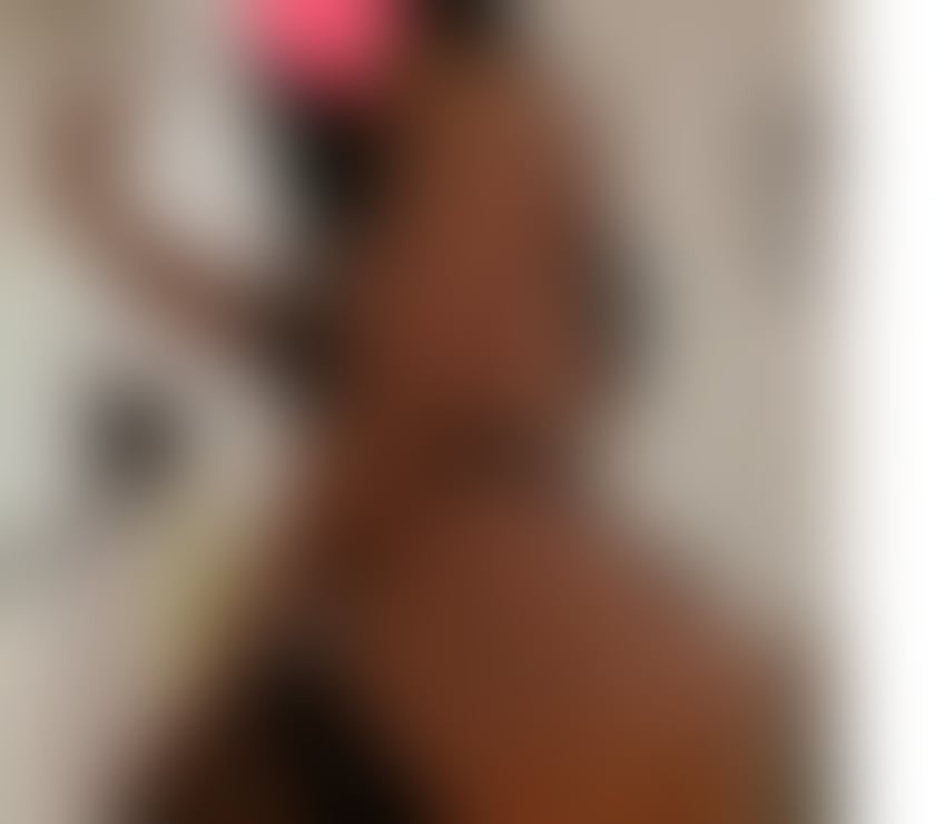 Hi, I'm Roxy, super sexy and very hot🔥 brunette.👅