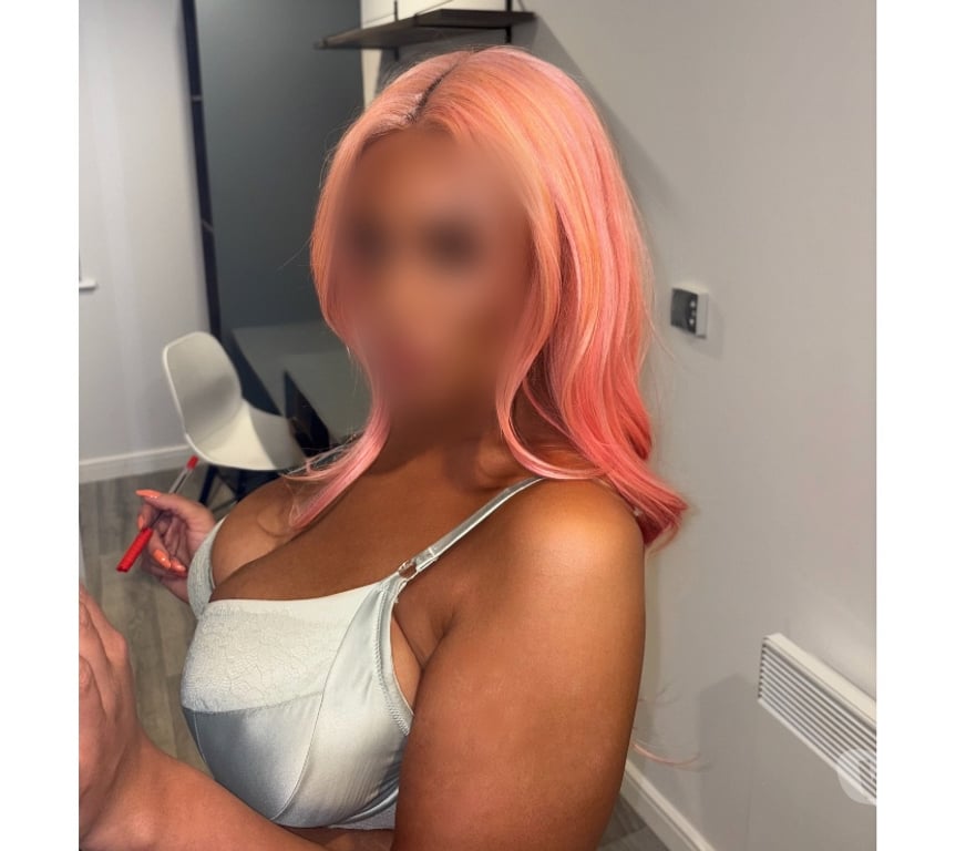 Escorts Greater Manchester Manchester - Photos for Curvaceous, Mixed Raced Charming British Companion