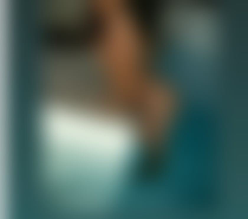 Escorts York York City Centre - York - Photos for massage therapist avail weekends ( outcalls only)