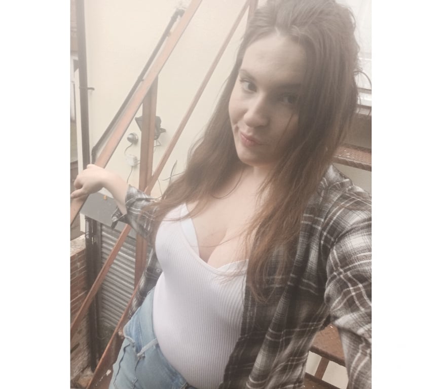 Trans Escorts Cheshire East Gawsworth - Cheshire East - Photos for Curvy British Transsexual Goddess