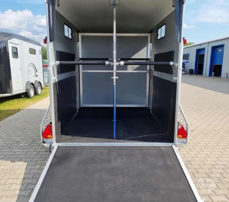 secondhand caravans Staffordshire South Staffordshire - Photos for Cheval Liberté Multimax van for two horses
