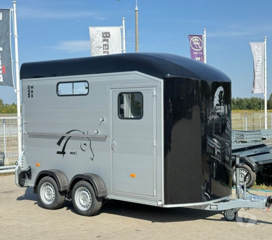 secondhand caravans Staffordshire South Staffordshire - Photos for Cheval Liberté Multimax van for two horses