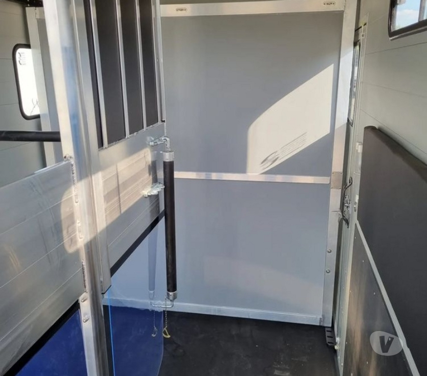 secondhand caravans Staffordshire South Staffordshire - Photos for Cheval Liberté Multimax van for two horses