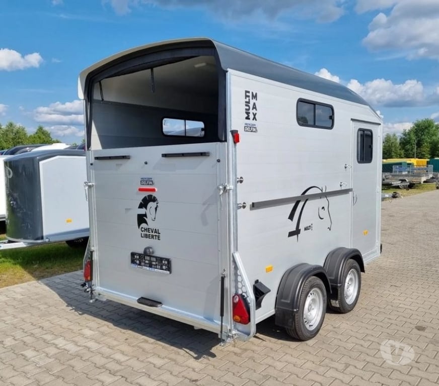 secondhand caravans Staffordshire South Staffordshire - Photos for Cheval Liberté Multimax van for two horses