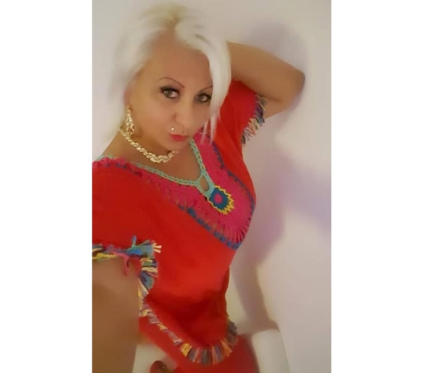 Escorts East London Havering - Photos for Amanda Horny Milf big natural boob's gfe French kiss