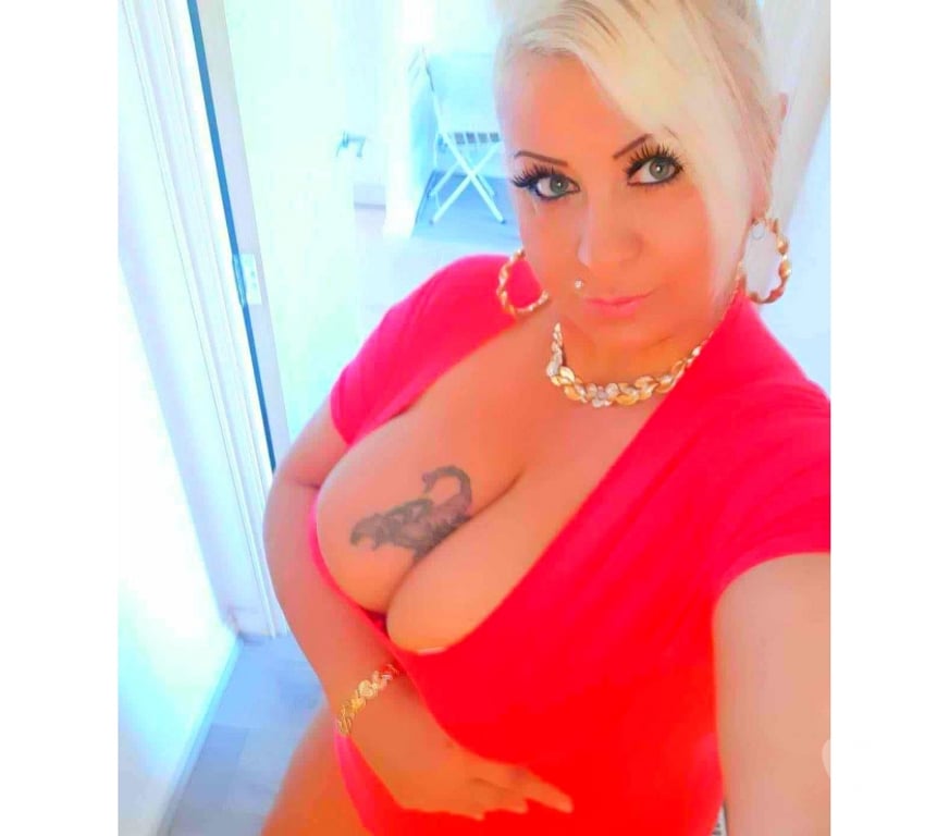 Escorts East London Havering - Photos for Amanda Horny Milf big natural boob's gfe French kiss