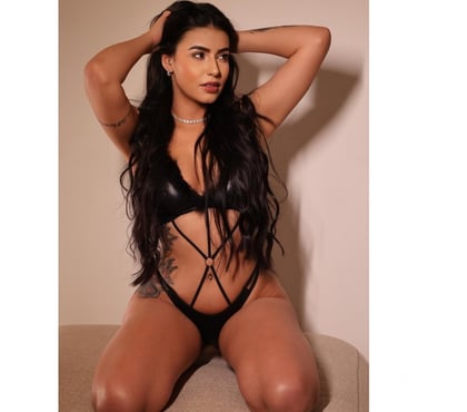 Escorts East Molesey Elmbridge - Photos for Letícia 🫦 Magic in your hands