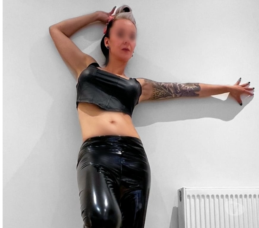 Escorts Buckinghamshire Milton Keynes - Photos for Relaxing and Revitalising Massage by English Sadie!