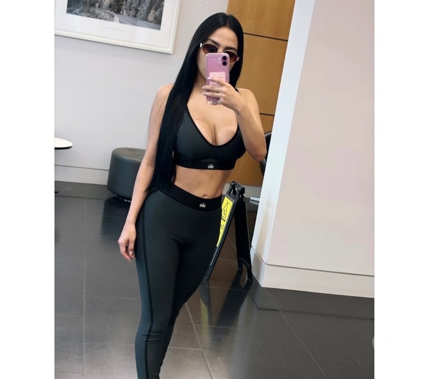 Escorts East London London City Airport - DLR Station - East London - Photos for PETITE LATINA 🩷B U S T Y👈STUNNING BODY