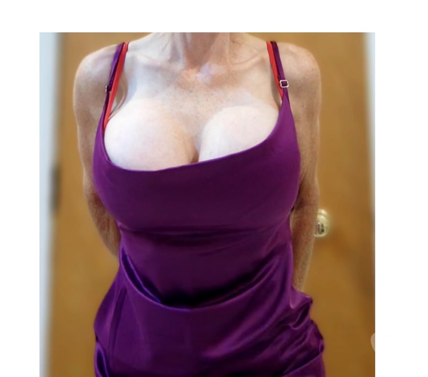 Escorts Lancashire Wyre - Photos for Sexy Mature Outcalls only. No Incalls. To your Home or Hotel