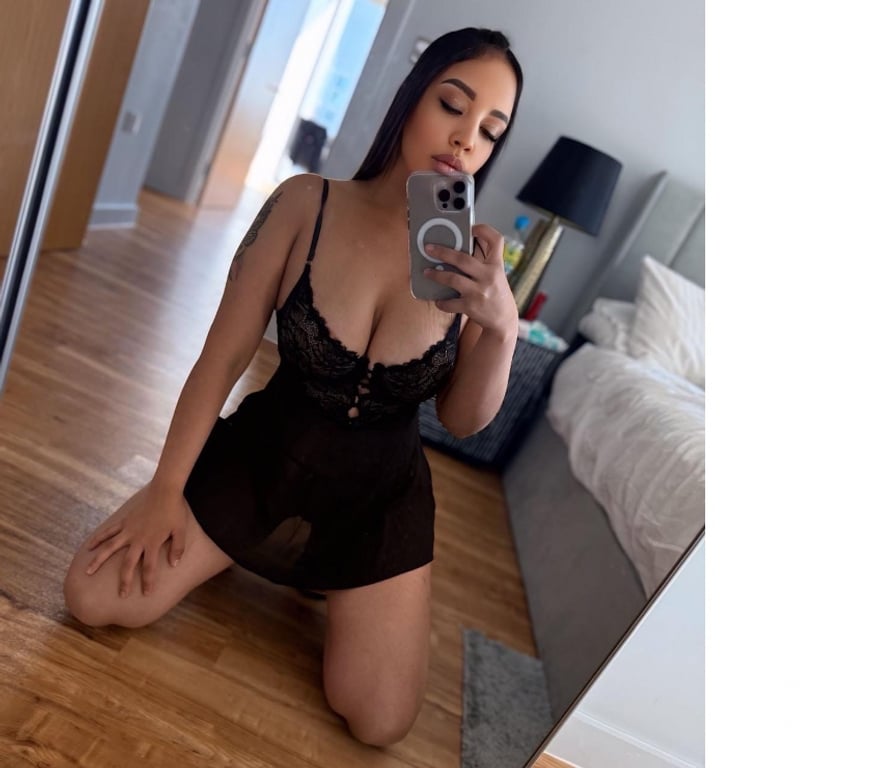 Escorts Devon Plymouth - Photos for Emma huge boobs 40C natural girl genuine outcalls,no rush