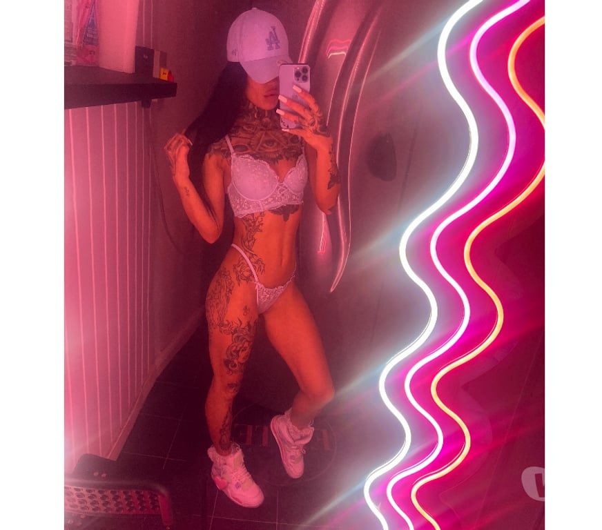 Escorts Merseyside Wirral - Photos for New Girl Awaits