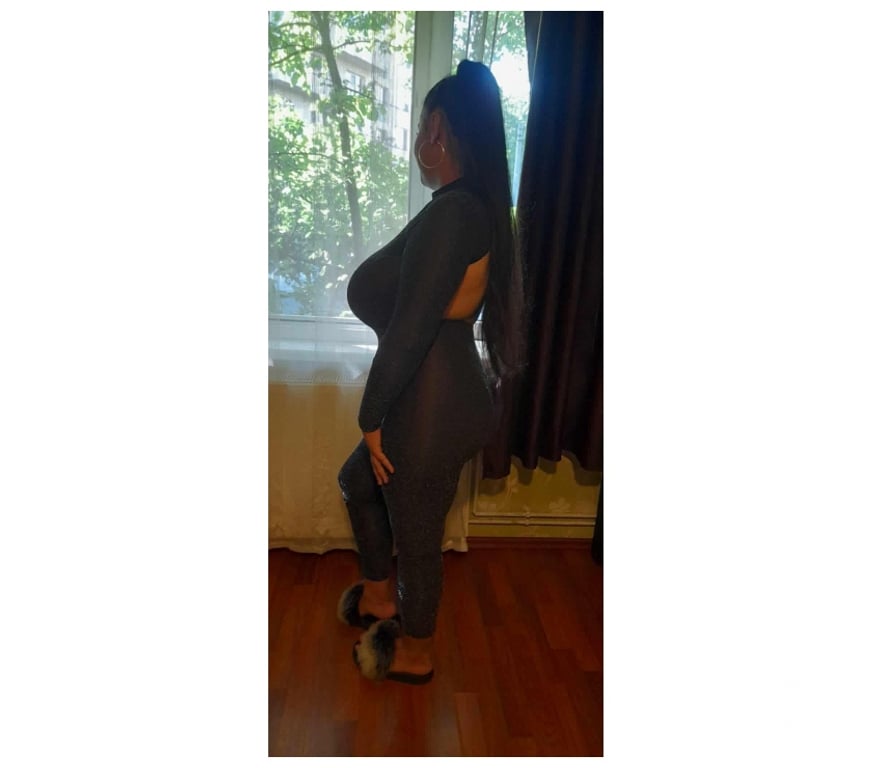 Escorts East London Canary Wharf - DLR Station - East London - Photos for for the first time in your city my name is giulia