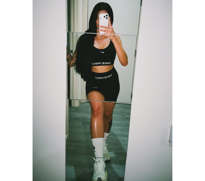 Escorts Kent Medway - Kent - Photos for Brazilian real girl GFE. Mirella