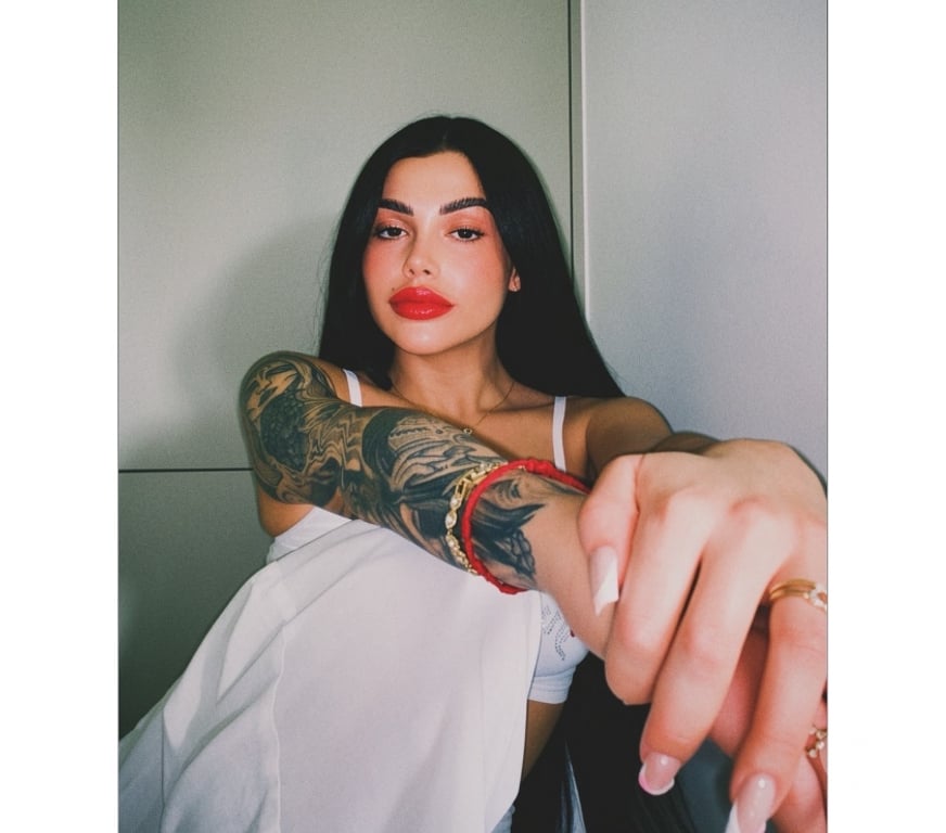 Escorts Kent Medway - Kent - Photos for Brazilian real girl GFE. Mirella