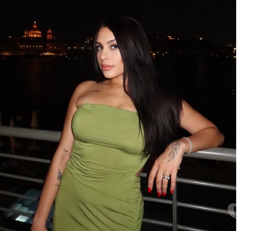 Escorts South West London Earls Court - South West London - Photos for Stunning Brunette Passionate, Playful, Unforgettable