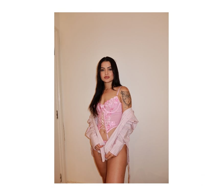 Escorts East London Canary Wharf Station - East London - Photos for 🌹 Gaby – A Whisper of Butterflies 🦋