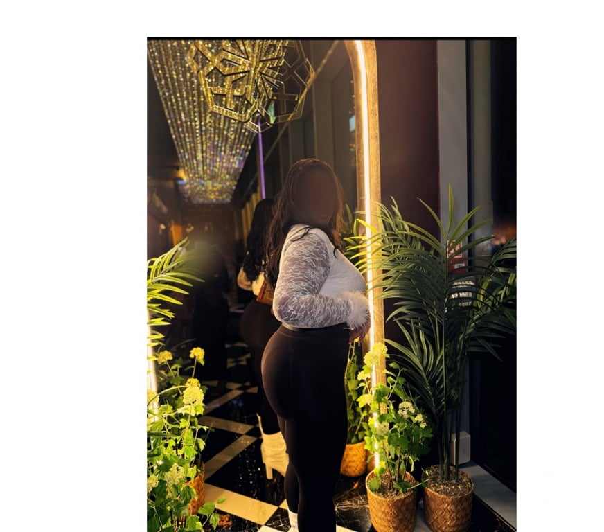 Escorts East London Gants Hill - East London - Photos for Thick Ebony Lady in Gants Hill – Sensual & Unforgettable