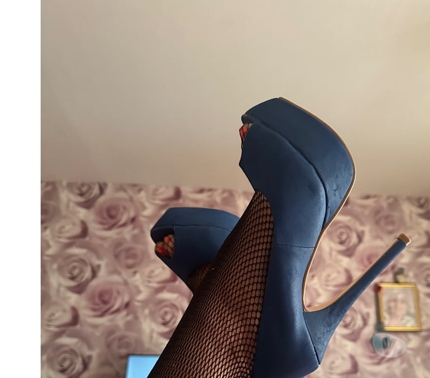 Escorts West Midlands Wolverhampton - Photos for Mature lady for discreet meetings love life