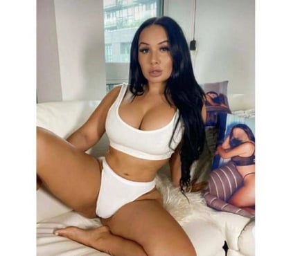 Escorts Hounslow Central Station Hounslow - Photos for New in town the best full service