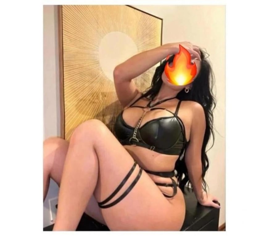 Escorts Somerset Bridgwater - Somerset - Photos for hello guys I'm Roxy super sexy brunette and a velvety body S