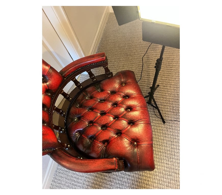 Furniture Staffordshire Stoke-on-Trent - Photos for Chesterfield leather swivel chair - RED