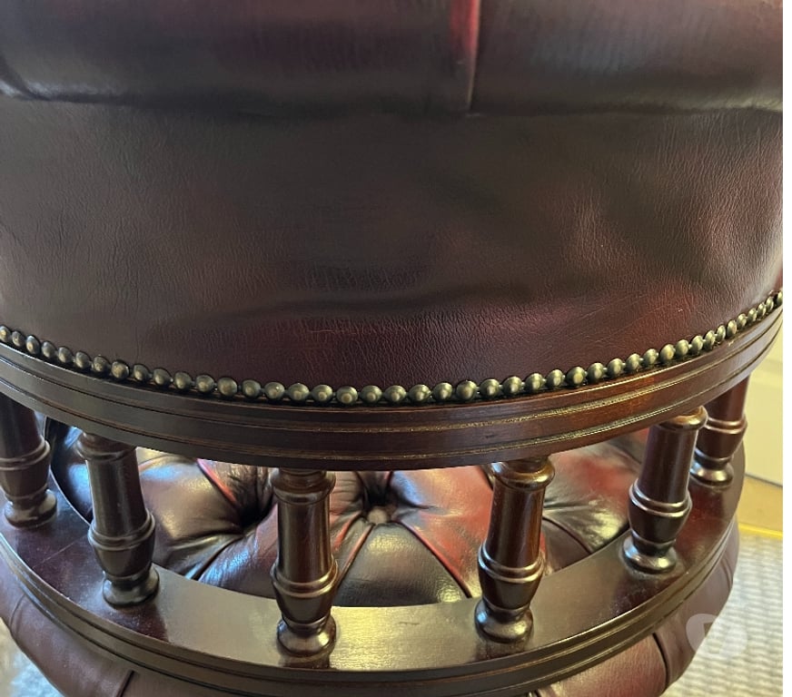 Furniture Staffordshire Stoke-on-Trent - Photos for Chesterfield leather swivel chair - RED